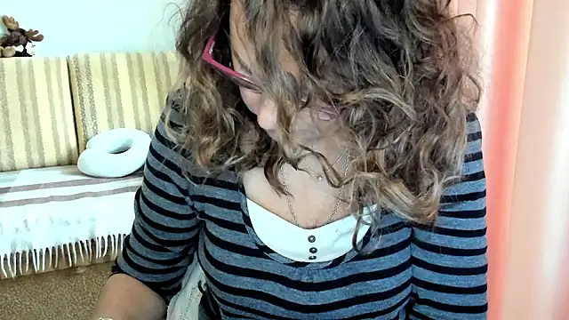 lauraoven online show from October 20, 6:59 am