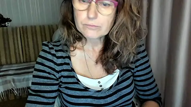 lauraoven online show from October 22, 1:43 pm