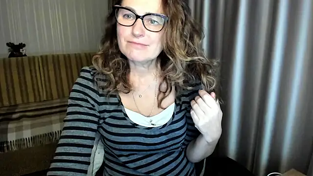 lauraoven online show from November 23, 4:39 pm