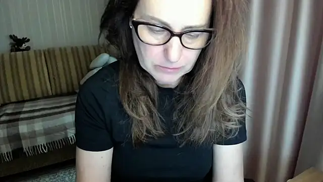 lauraoven online show from March 9, 2:31 pm