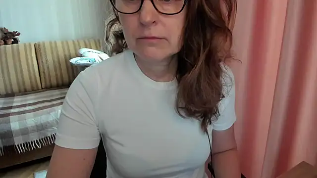 lauraoven online show from March 27, 6:55 am