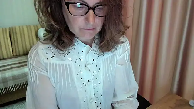 lauraoven online show from July 10, 6:46 am