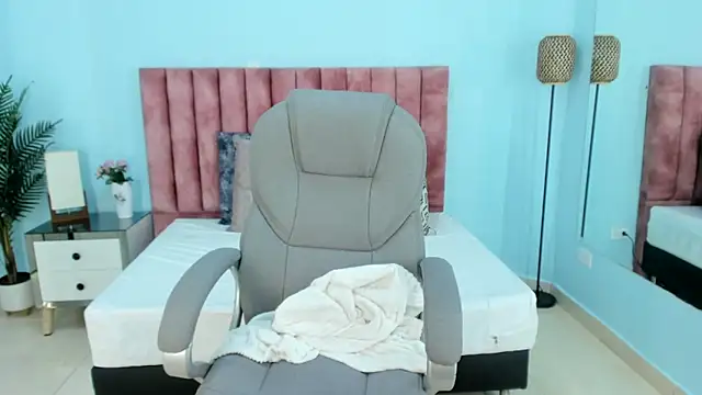 tati saldarriaga online show from February 11, 4:18 pm