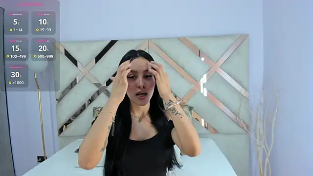 tati saldarriaga online show from November 18, 8:01 pm