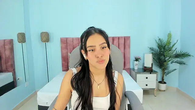 tati saldarriaga online show from February 7, 2:36 pm