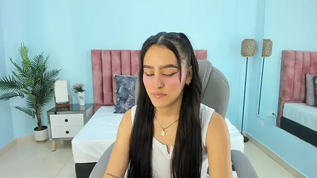 tati saldarriaga online show from February 12, 3:01 pm