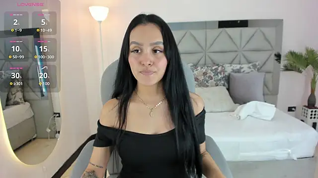 tati saldarriaga online show from November 24, 8:42 pm