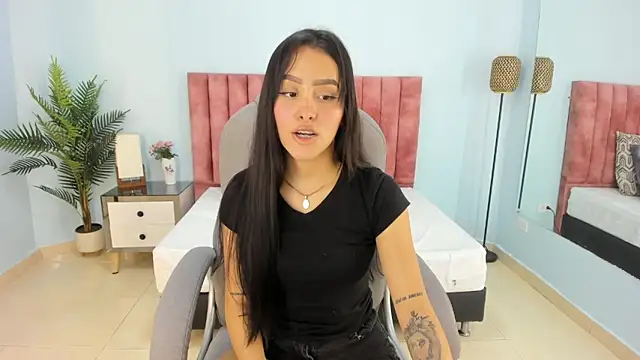 tati saldarriaga online show from February 16, 7:56 pm