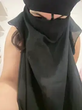 Snapshot of Marocainegroscul chatting on February 8, 10:18 pm Marocainegroscul online show from February 8, 10:18 pm