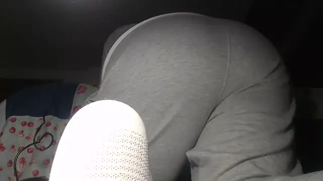 Snapshot of prettyangelsquirt chatting on December 2, 1:17 am prettyangelsquirt online show from December 2, 1:17 am