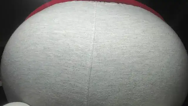 Snapshot of prettyangelsquirt chatting on October 16, 12:52 am prettyangelsquirt online show from October 16, 12:52 am