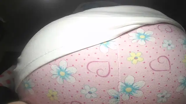 Snapshot of prettyangelsquirt chatting on September 12, 5:56 pm prettyangelsquirt online show from September 12, 5:56 pm