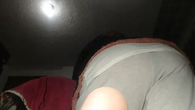 Snapshot of prettyangelsquirt chatting on November 1, 2:22 pm prettyangelsquirt online show from November 1, 2:22 pm