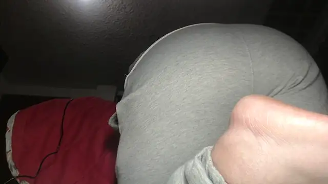 Snapshot of prettyangelsquirt chatting on October 31, 11:44 pm prettyangelsquirt online show from October 31, 11:44 pm