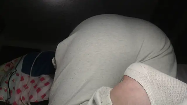 Snapshot of prettyangelsquirt chatting on November 27, 9:48 pm prettyangelsquirt online show from November 27, 9:48 pm