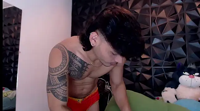 nik lucas online show from December 11, 6:31 pm