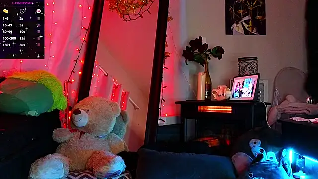 Snapshot of Ivey_and_James chatting on January 18, 10:28 pm Ivey and James online show from January 18, 10:28 pm