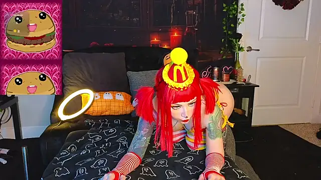 Snapshot of Ivey_and_James chatting on October 29, 9:25 pm Ivey and James online show from October 29, 9:25 pm