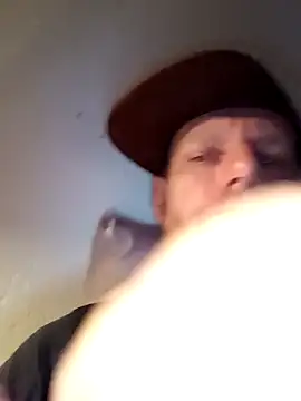 Kw8585kw online show from March 1, 8:20 pm