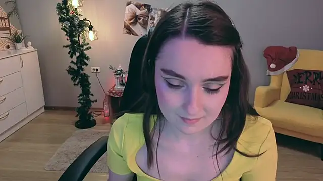 Snapshot of CloudGrace chatting on December 18, 3:22 am CloudGrace online show from December 18, 3:22 am