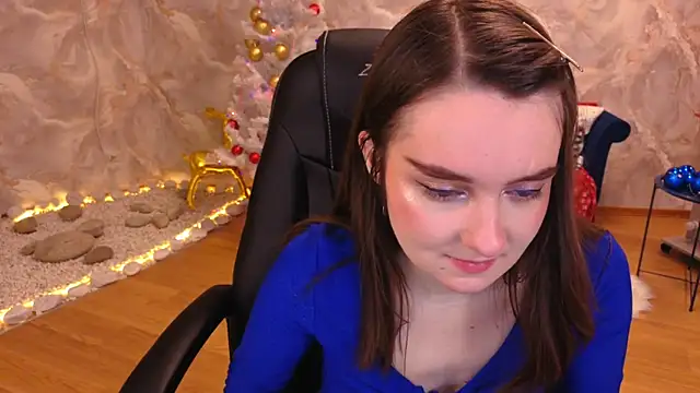 Snapshot of CloudGrace chatting on December 23, 3:17 am CloudGrace online show from December 23, 3:17 am