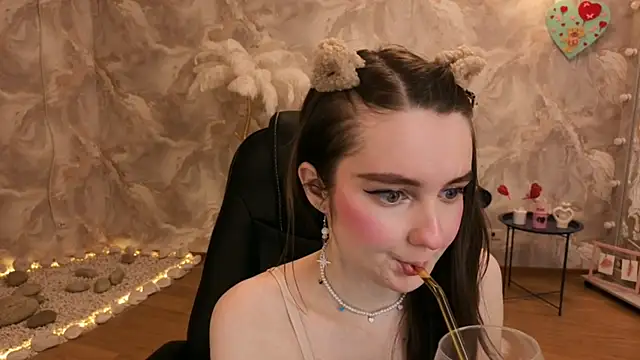 Snapshot of CloudGrace chatting on February 17, 3:15 am CloudGrace online show from February 17, 3:15 am