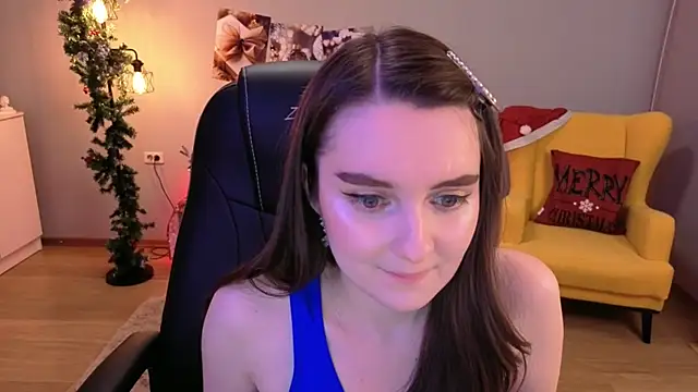 Snapshot of CloudGrace chatting on December 13, 8:04 pm CloudGrace online show from December 13, 8:04 pm