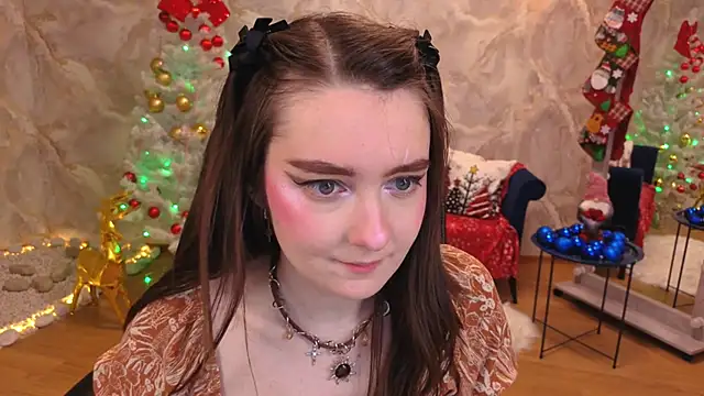 Snapshot of CloudGrace chatting on December 16, 6:12 pm CloudGrace online show from December 16, 6:12 pm