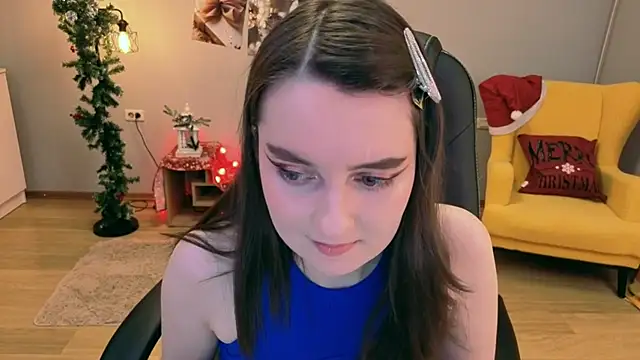 Snapshot of CloudGrace chatting on December 19, 3:21 am CloudGrace online show from December 19, 3:21 am