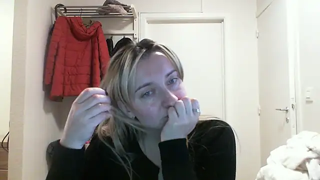 SusanCurt online show from December 1, 10:38 am