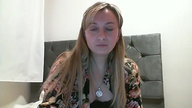 SusanCurt online show from November 5, 8:12 pm