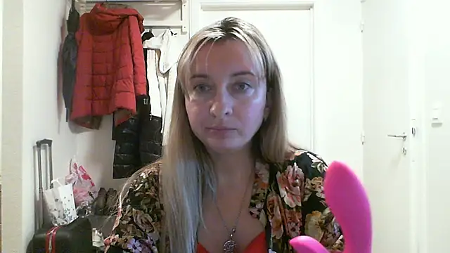 SusanCurt online show from November 6, 10:08 am