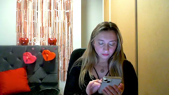 SusanCurt online show from February 12, 2:28 pm