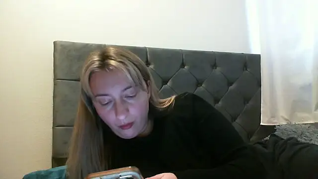 SusanCurt online show from October 19, 10:07 am