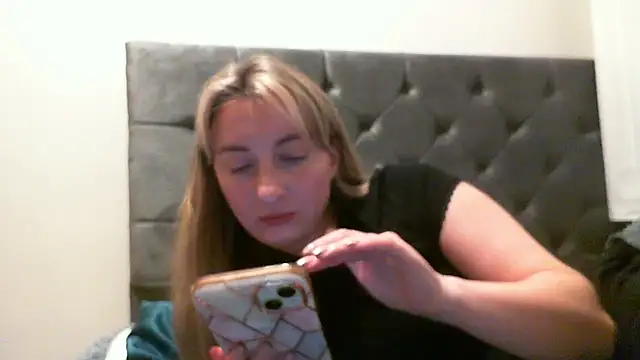 SusanCurt online show from October 18, 6:43 pm