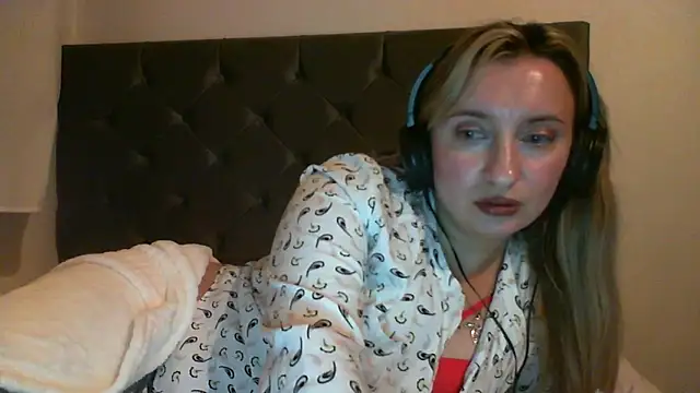 SusanCurt online show from November 9, 10:36 pm