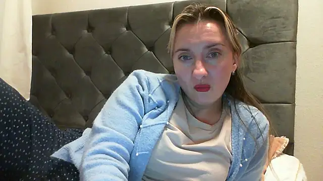 SusanCurt online show from December 13, 8:04 pm