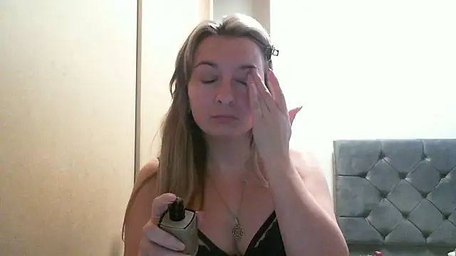 SusanCurt online show from October 21, 9:09 am