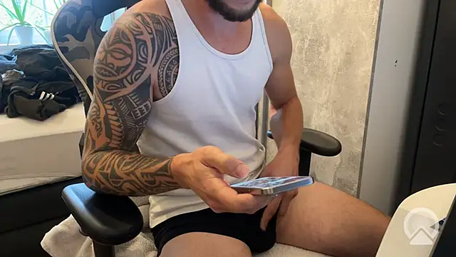 Snapshot of bigdick19cm90 chatting on October 4, 1:23 pm bigdick19cm90 online show from October 4, 1:23 pm
