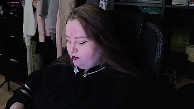 Snapshot of EMMA__CONNOR chatting on October 17, 12:14 am EMMA CONNOR online show from October 17, 12:14 am