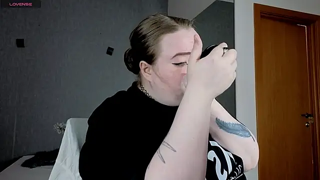 Snapshot of EMMA__CONNOR chatting on September 28, 10:44 am EMMA CONNOR online show from September 28, 10:44 am