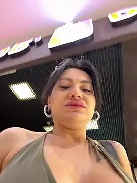 Snapshot of Wet__Bunny chatting on June 10, 6:14 am Wet Bunny online show from June 10, 6:14 am