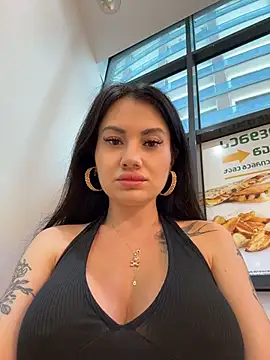 Snapshot of Wet__Bunny chatting on July 1, 6:14 am Wet Bunny online show from July 1, 6:14 am