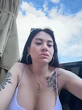 Snapshot of Wet__Bunny chatting on July 4, 6:20 am Wet Bunny online show from July 4, 6:20 am
