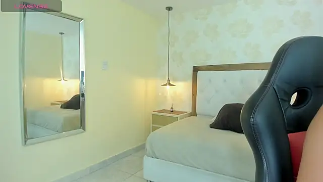 clarisKlein online show from April 6, 3:46 am