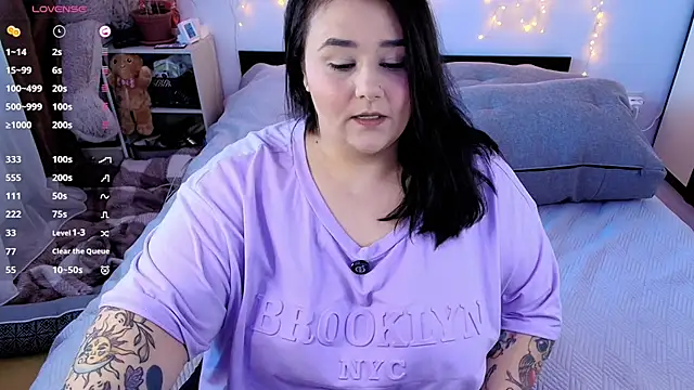 naughtykiss online show from March 7, 11:59 am