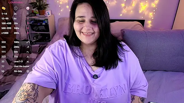 naughtykiss online show from April 4, 3:24 am