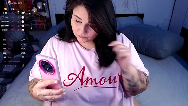 naughtykiss online show from November 6, 4:49 am