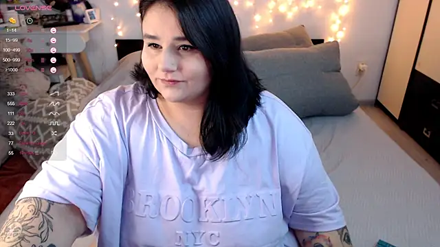 Snapshot of naughtykiss chatting on October 19, 4:59 am naughtykiss online show from October 19, 4:59 am
