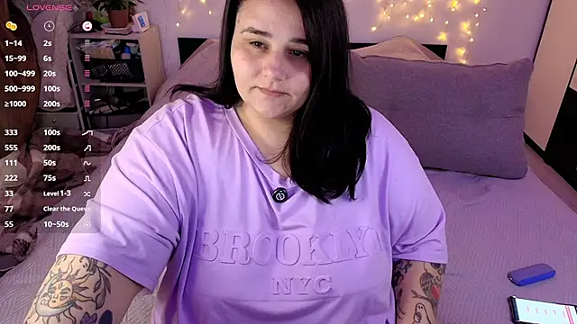 naughtykiss online show from April 9, 4:25 am